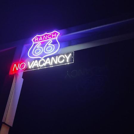 Ranch 66 - Moderni Tiny House Black Swallow Ve Stylu Route 66 Se Saunou A Bazenem Trsice ภายนอก รูปภาพ