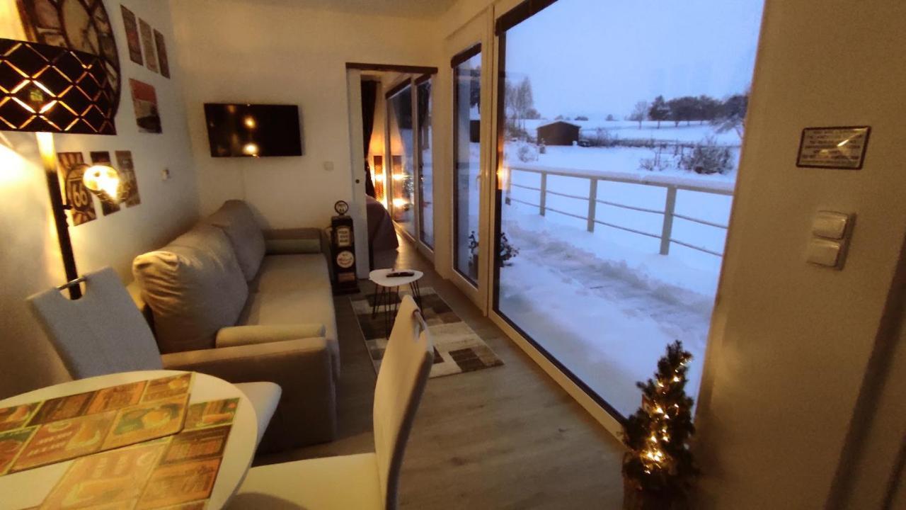 Ranch 66 - Moderni Tiny House Black Swallow Ve Stylu Route 66 Se Saunou A Bazenem Trsice ภายนอก รูปภาพ
