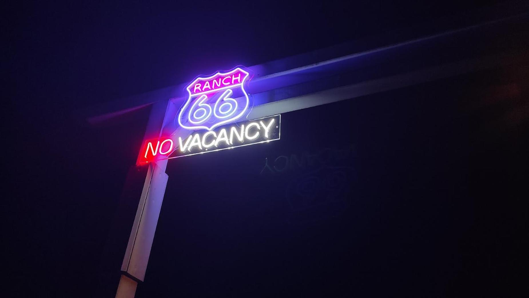 Ranch 66 - Moderni Tiny House Black Swallow Ve Stylu Route 66 Se Saunou A Bazenem Trsice ภายนอก รูปภาพ